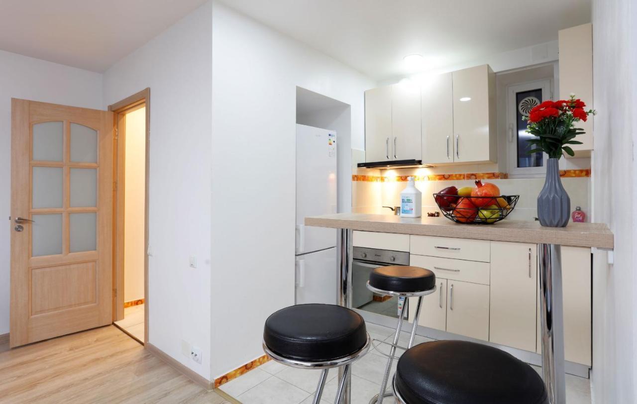Cozy Apartment With A View Bucharest Exterior photo